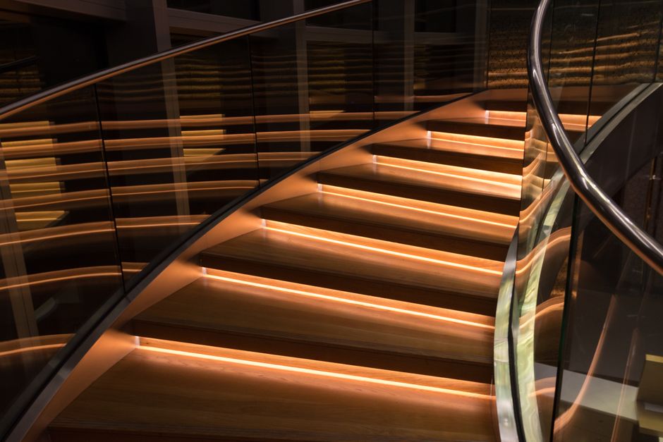 Подсветка лестницы с датчиками движения: схема, контроллер и блок питания