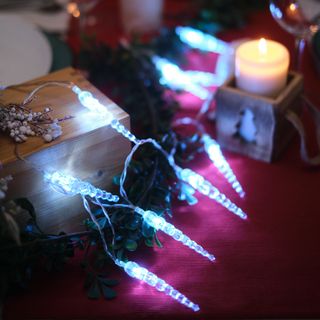Гирлянда светодиодная Сосульки 1,5 м, 10 LED, прозрачный ПВХ, цвет свечения белый, 2 х АА (батарейки